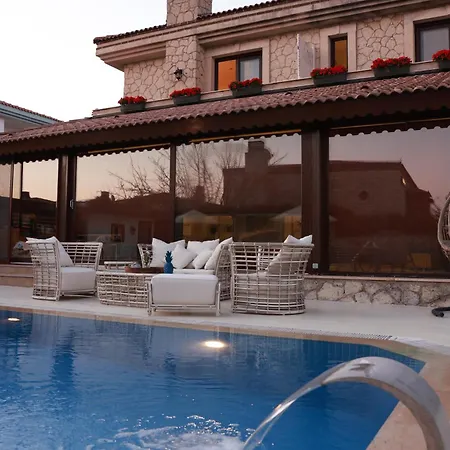 Opia Alacati *