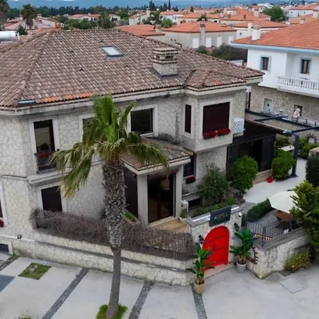 Opia Alacati *